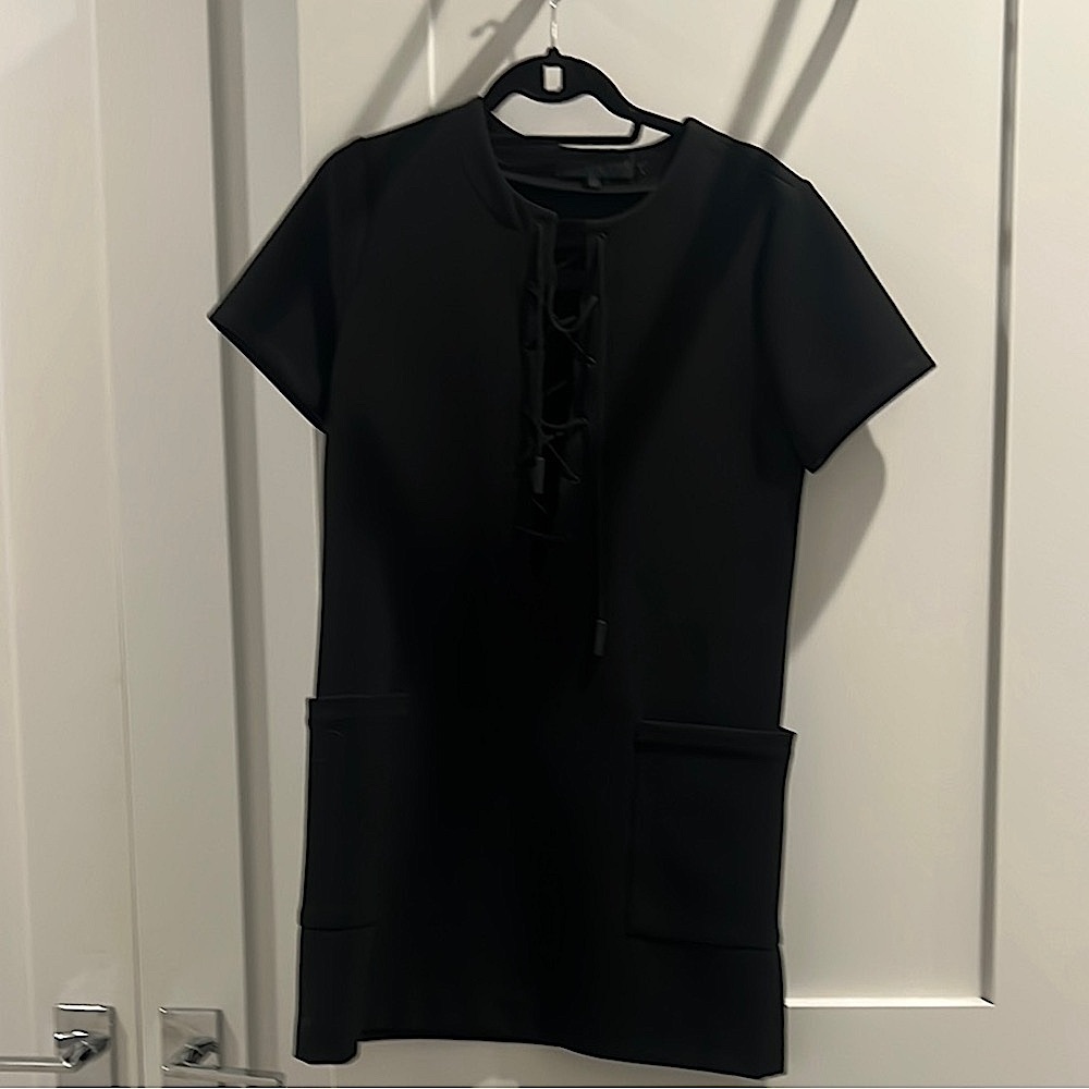 Kendall & Kylie Black Sheath Dress Short Sleeve Crew Neck